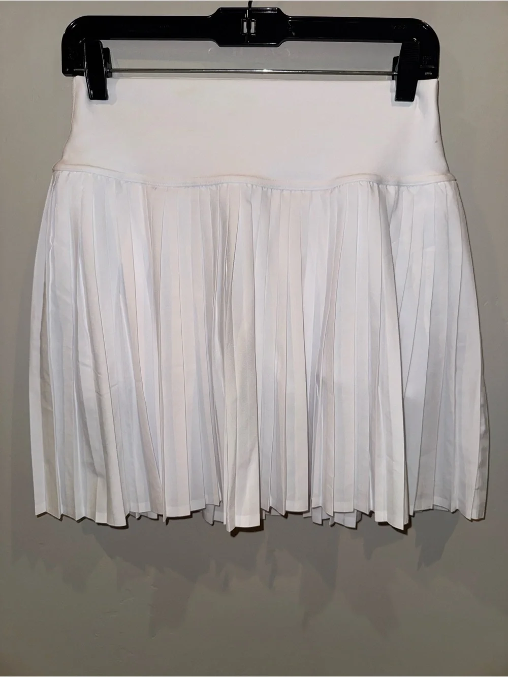 ALO Yoga Grand Slam White Pleated Skirt with Branded Tag